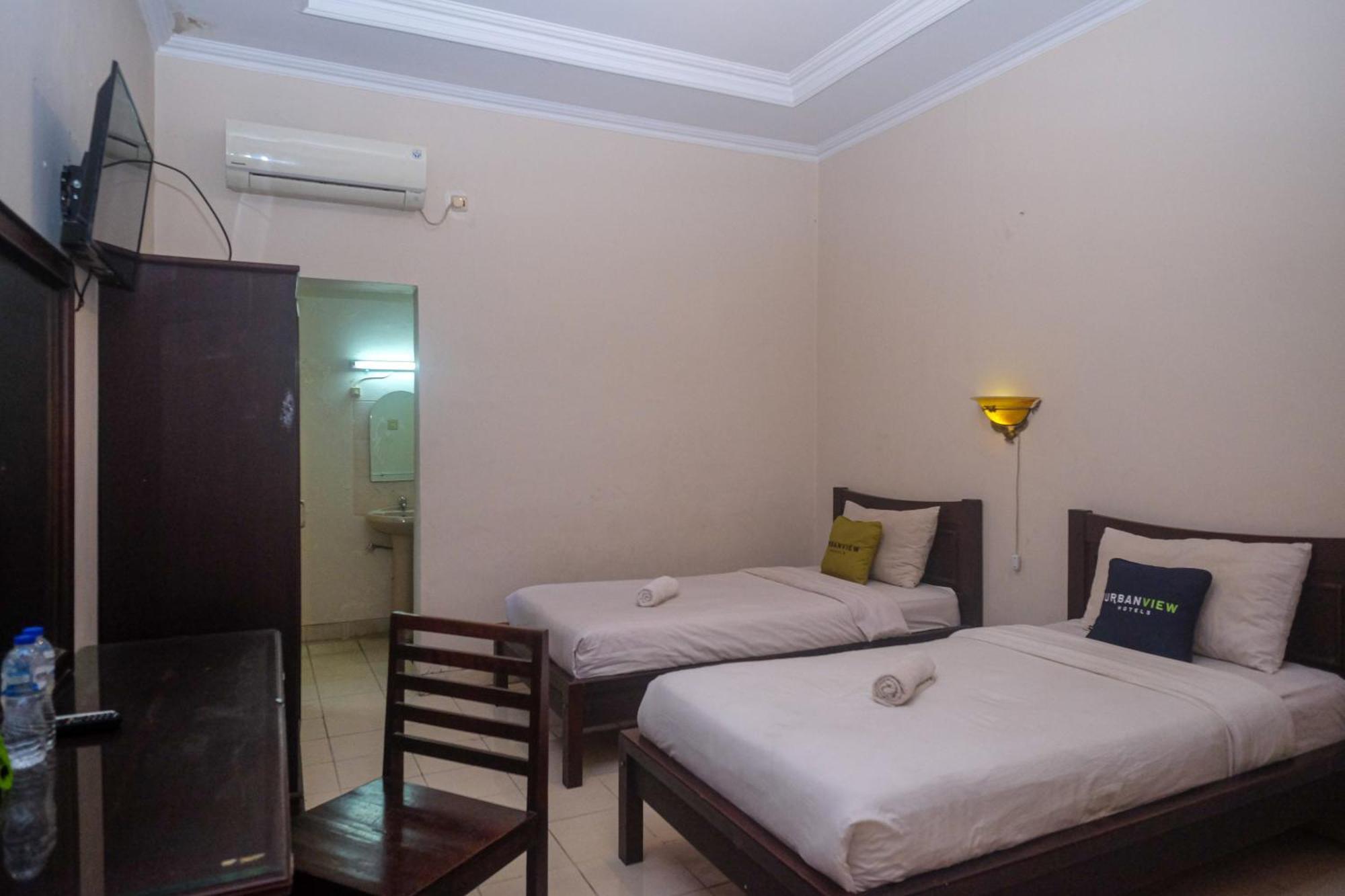 Urbanview Hotel Pondok Anggun Yogyakarta By Reddoorz Maguwo Экстерьер фото