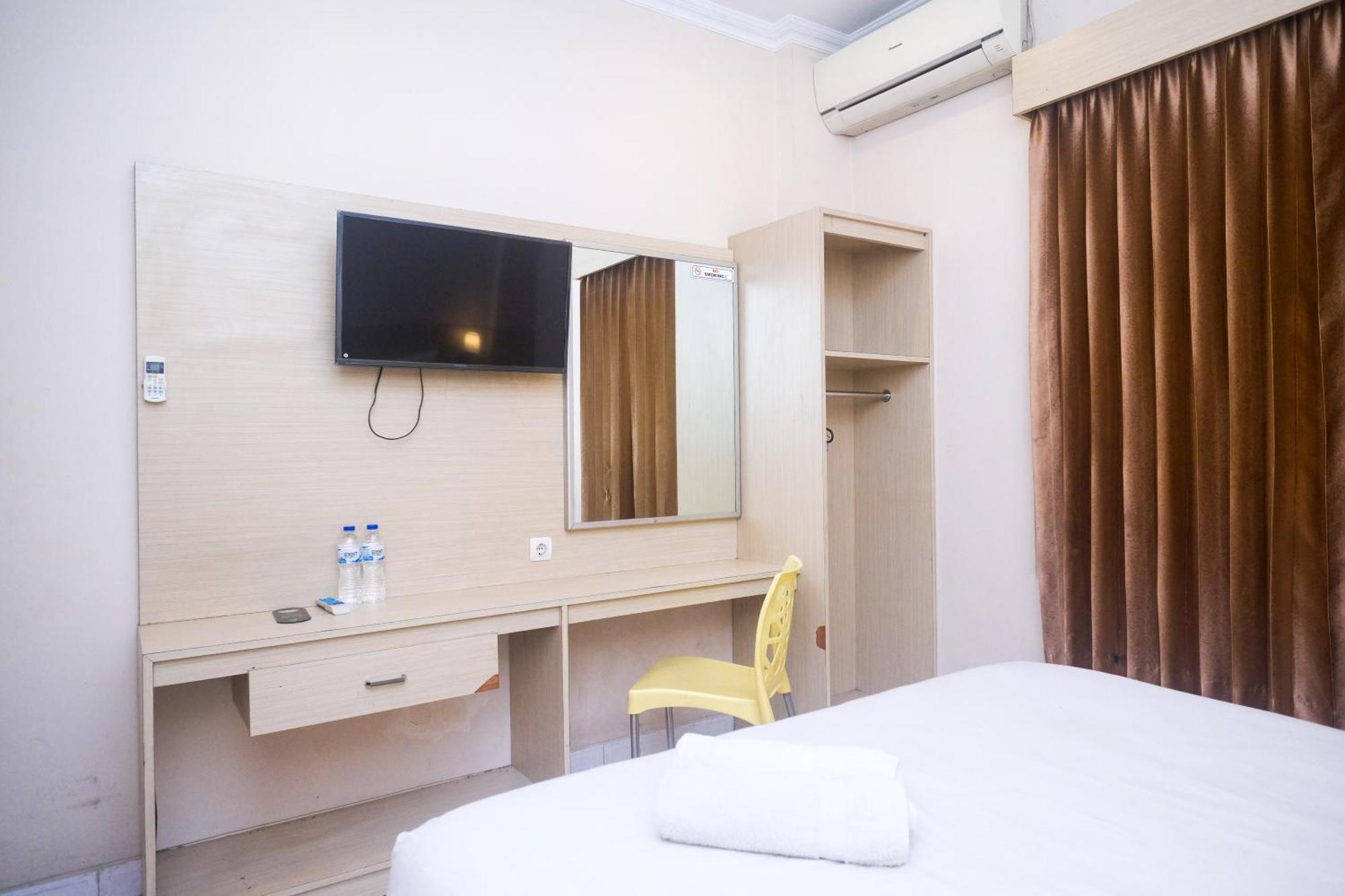 Urbanview Hotel Pondok Anggun Yogyakarta By Reddoorz Maguwo Экстерьер фото