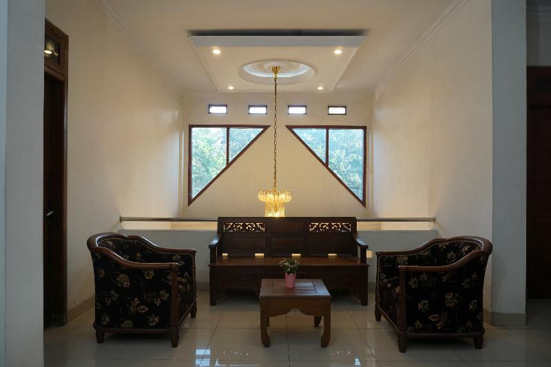 Urbanview Hotel Pondok Anggun Yogyakarta By Reddoorz Maguwo Экстерьер фото