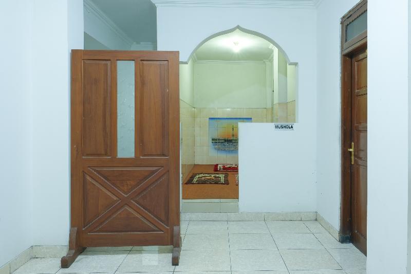 Urbanview Hotel Pondok Anggun Yogyakarta By Reddoorz Maguwo Экстерьер фото