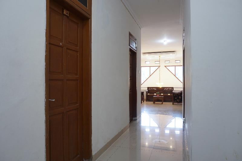 Urbanview Hotel Pondok Anggun Yogyakarta By Reddoorz Maguwo Экстерьер фото